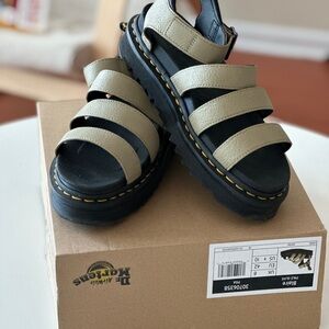 Dr. Martens Clarissa | size 10
Women's Leather Platform Sandals
